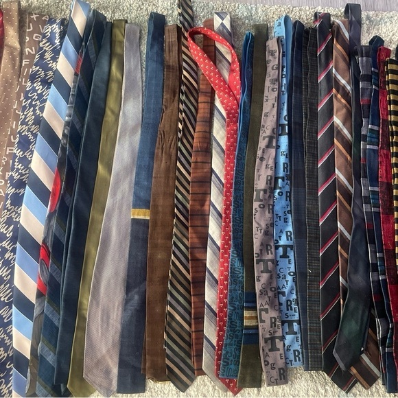 Lot of 50 Vintage NeckTies Gucci, Givenchy, Ernst, Haulinetrigere - Picture 11 of 15